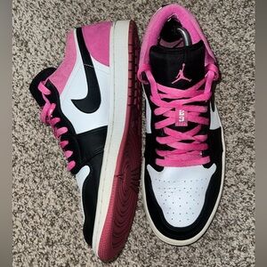 Jordan Men's Black, White, and Pink Sneakers